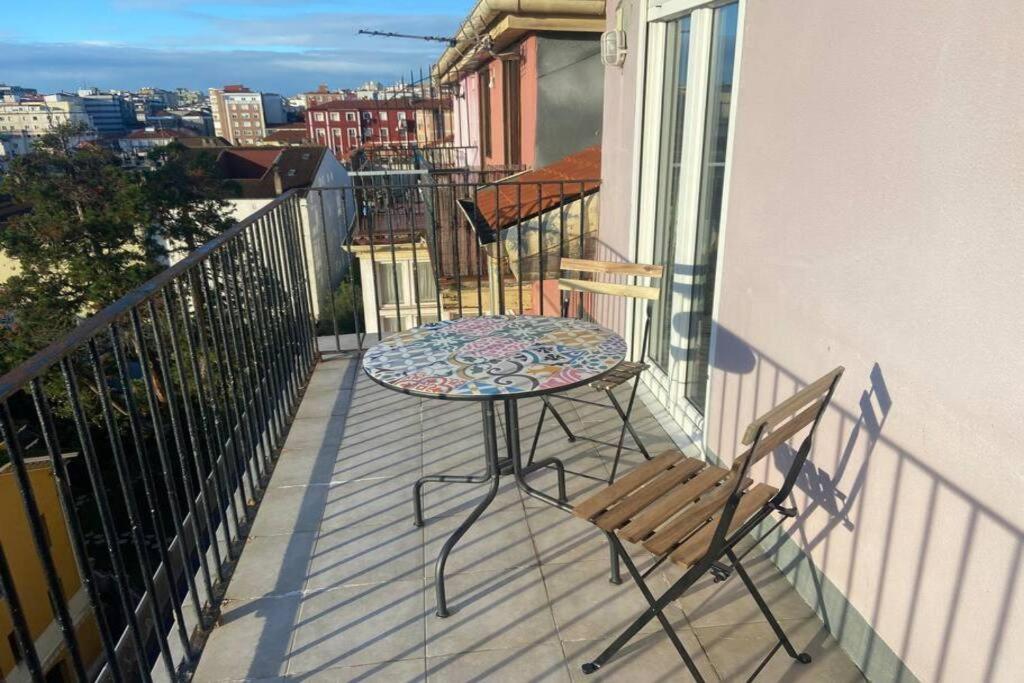 Ferienwohnung Acogedor Loft Con Vistas A La Ciudad Santander Exterior foto